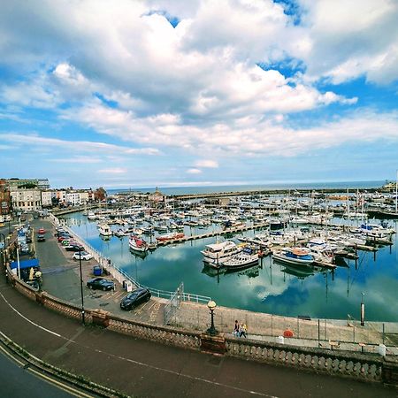 Beachside Bliss In Heart Of Town Ramsgate Exterior photo